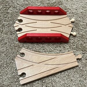 Connector pieces for wooden tracks